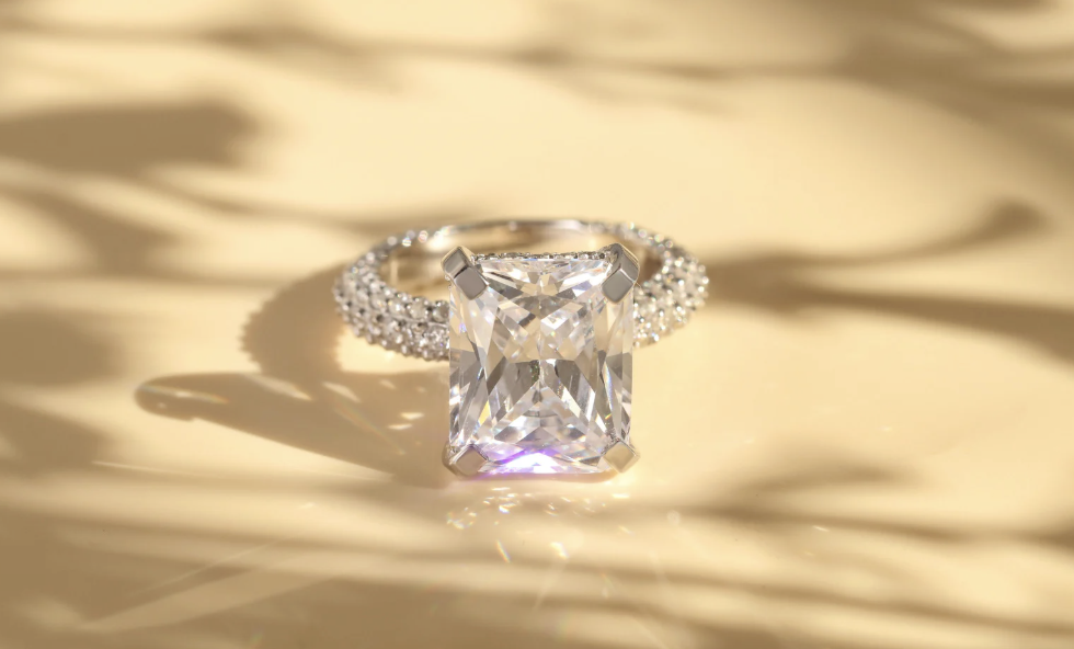 ラボダイヤモンド(ジュエリー長谷川のHOUSE GEM ATTENDER)